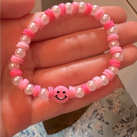 Pink smiley bracelet - Picture 2 of 4